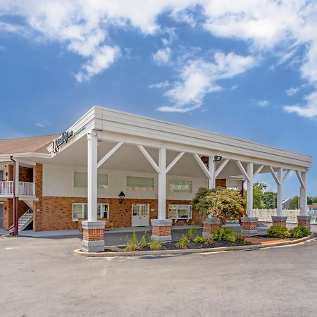 Quality Inn Smoketown  エクステリア 写真