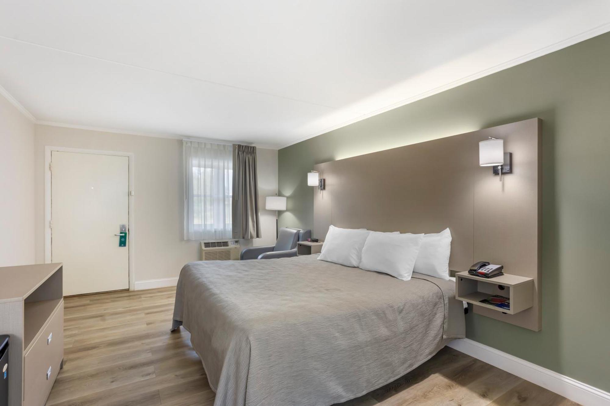 Quality Inn Smoketown  エクステリア 写真