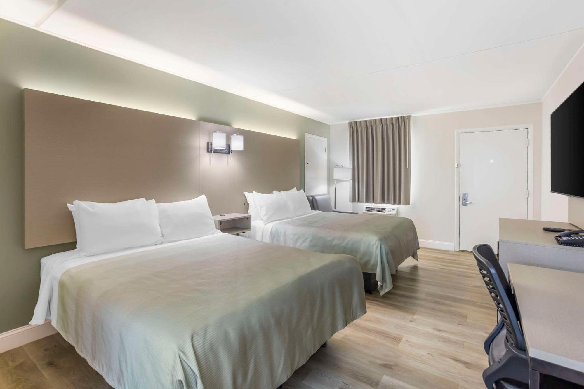 Quality Inn Smoketown  エクステリア 写真