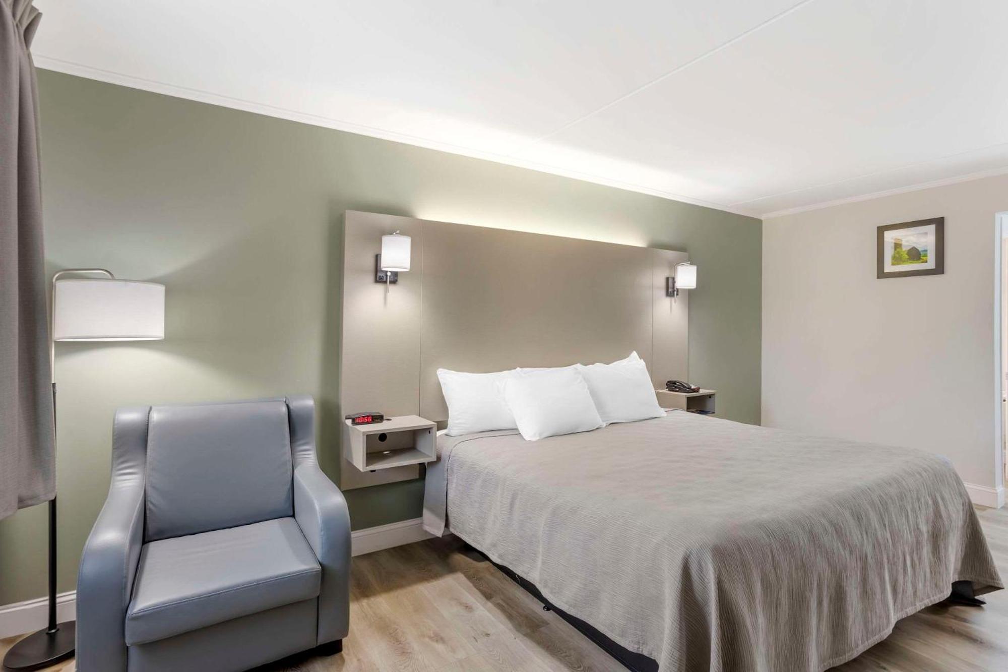 Quality Inn Smoketown  エクステリア 写真