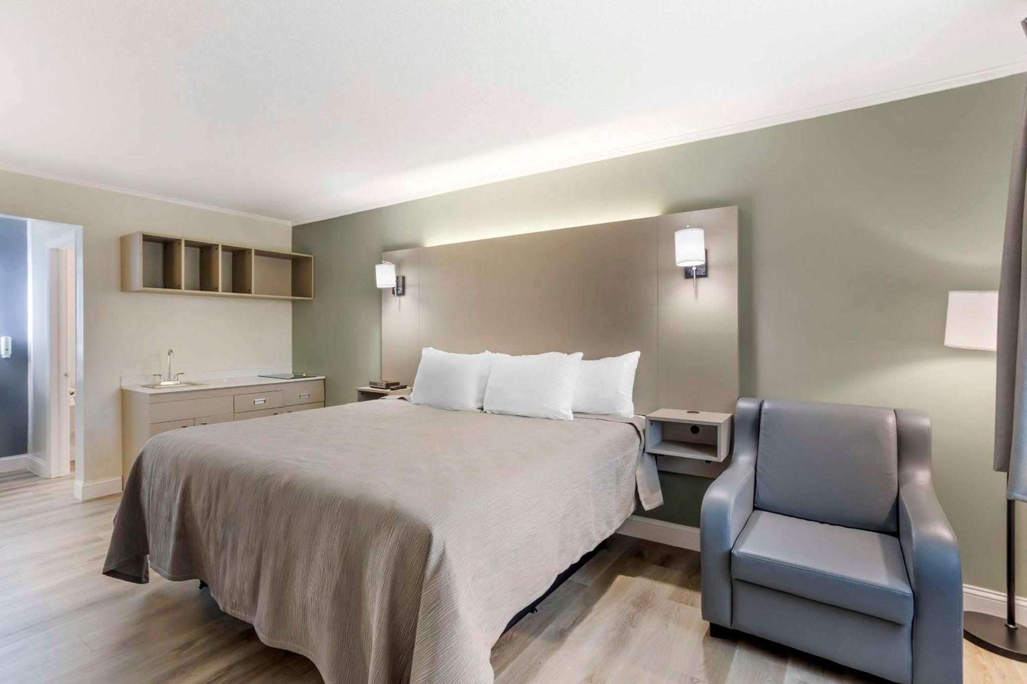Quality Inn Smoketown  エクステリア 写真